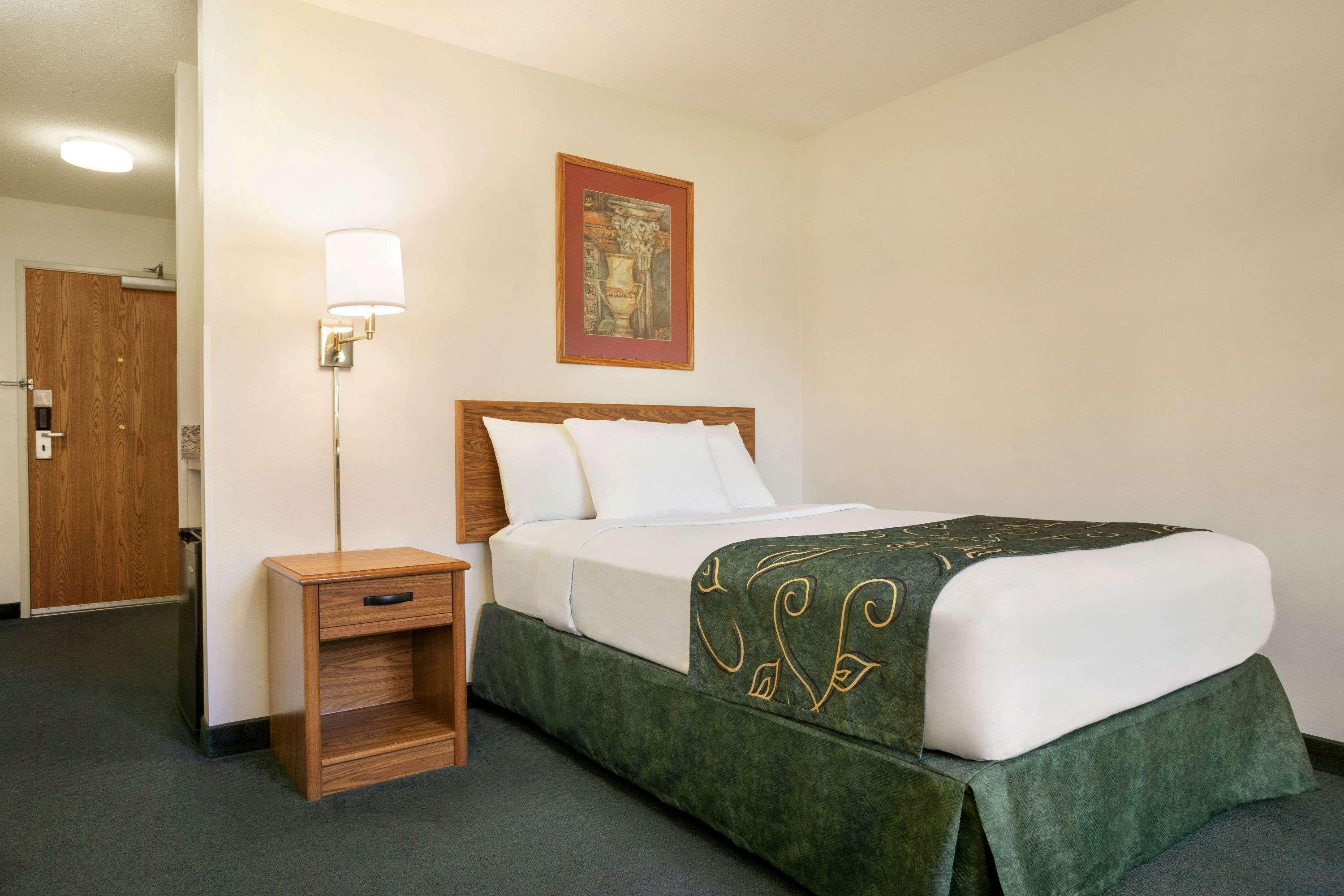 Travelodge By Wyndham Morrill Εξωτερικό φωτογραφία