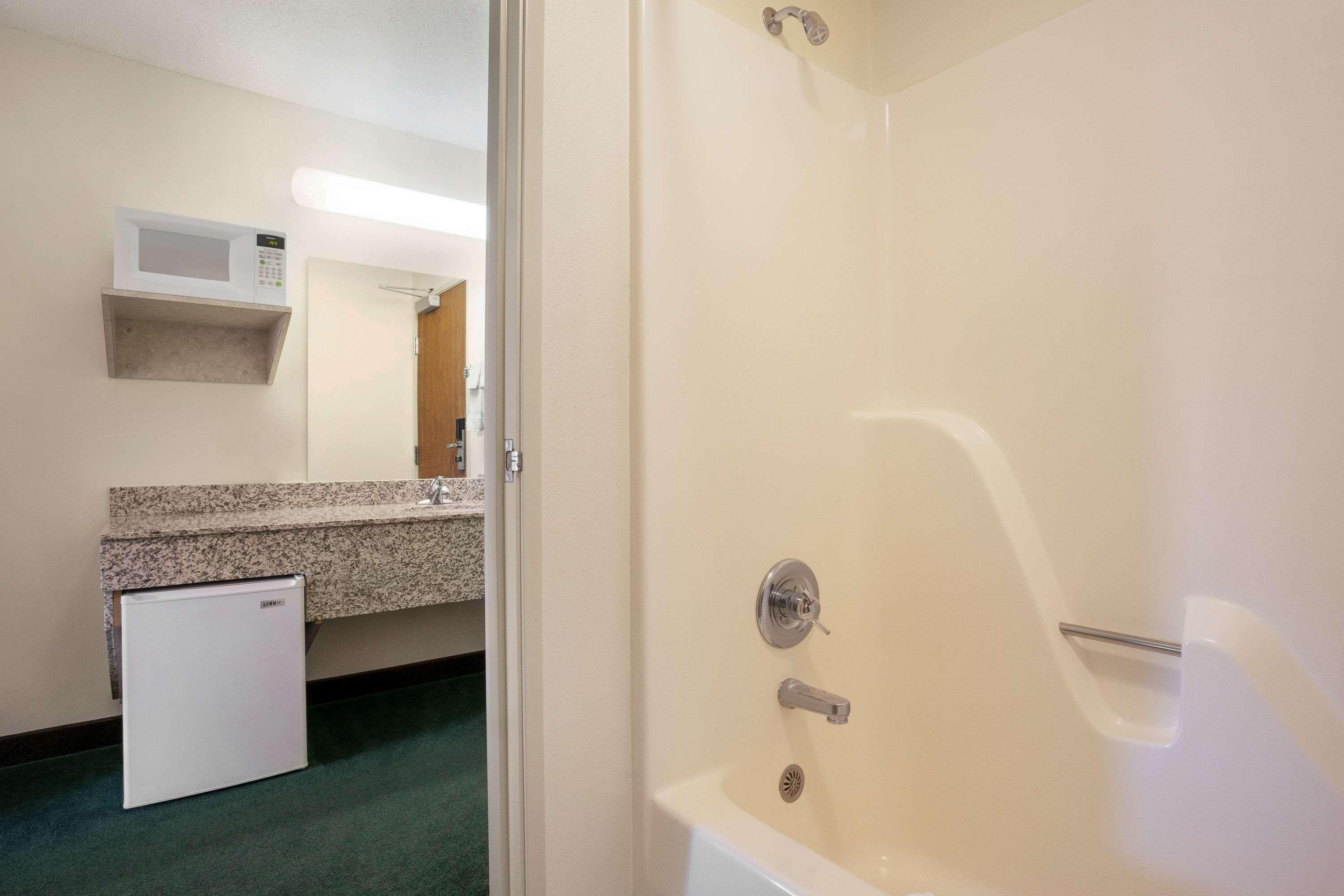 Travelodge By Wyndham Morrill Εξωτερικό φωτογραφία