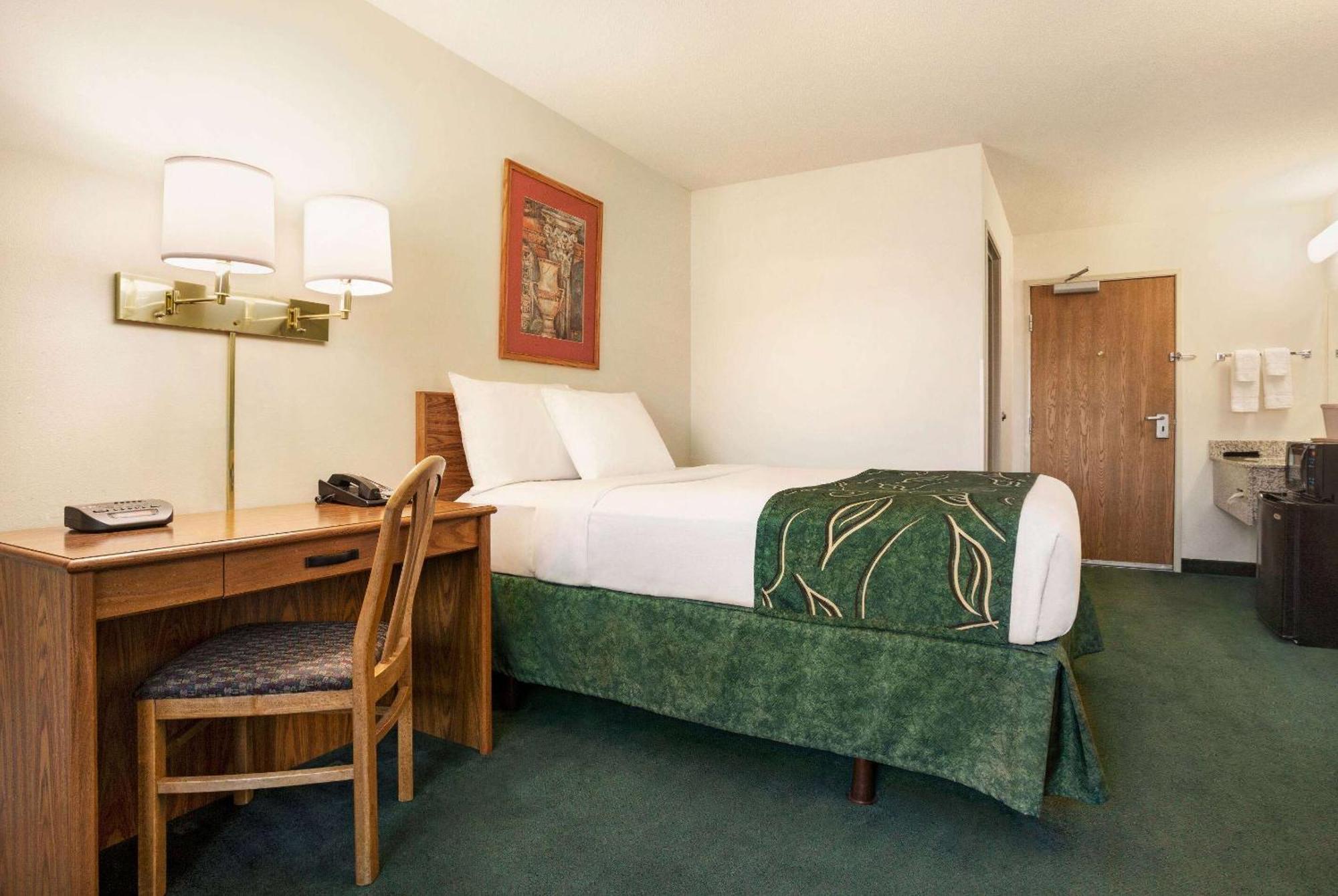 Travelodge By Wyndham Morrill Εξωτερικό φωτογραφία